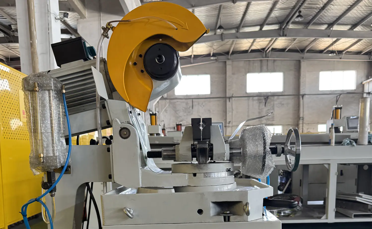 Máy cắt ống bán tự động vận hành bằng không khí dòng AC