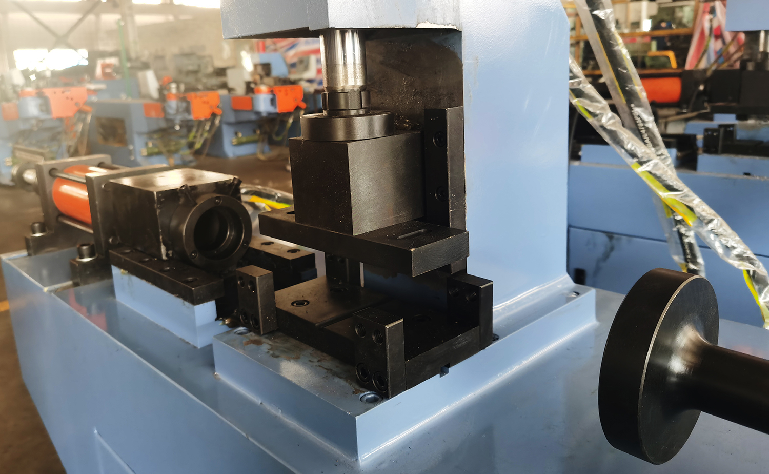 Máy tạo hình đầu ống một đầu tự động hiệu suất cao TM40 Máy tạo hình đầu ống một đầu tự động hiệu suất cao TM40