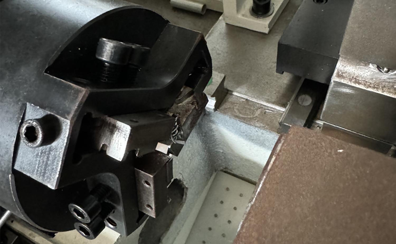 Máy vát mép ống hai đầu servo tốc độ nhanh dòng DEF680CNC Máy vát mép ống hai đầu servo tốc độ nhanh dòng DEF680CNC