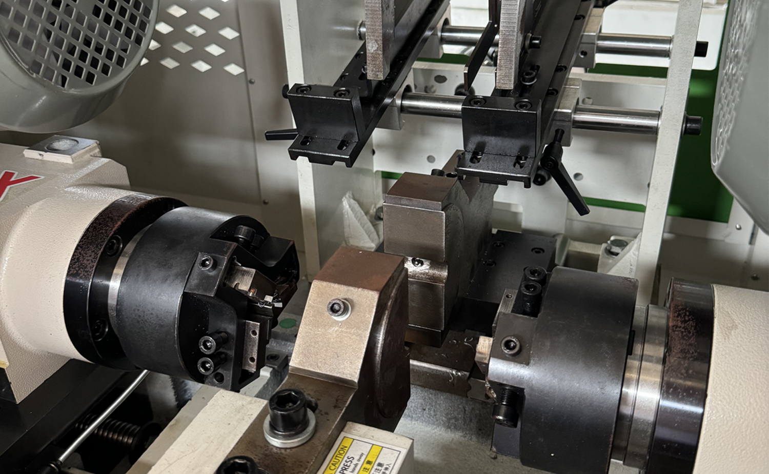 Máy vát mép ống hai đầu servo tốc độ nhanh dòng DEF680CNC Máy vát mép ống hai đầu servo tốc độ nhanh dòng DEF680CNC