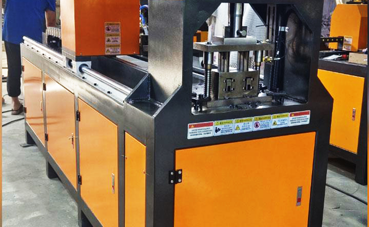 Máy đột dập thủy lực xi lanh đơn tự động dòng CNC Máy đột dập thủy lực xi lanh đơn tự động dòng CNC