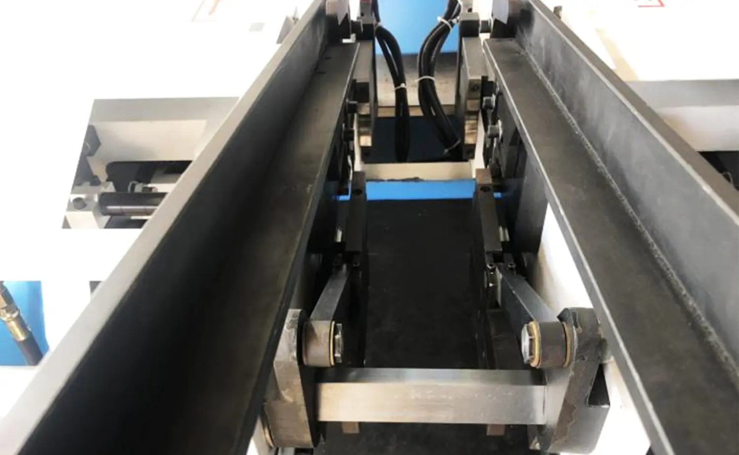 Máy vát mép ống thủy lực hai đầu dòng DEF PV Máy vát mép ống thủy lực hai đầu dòng DEF PV