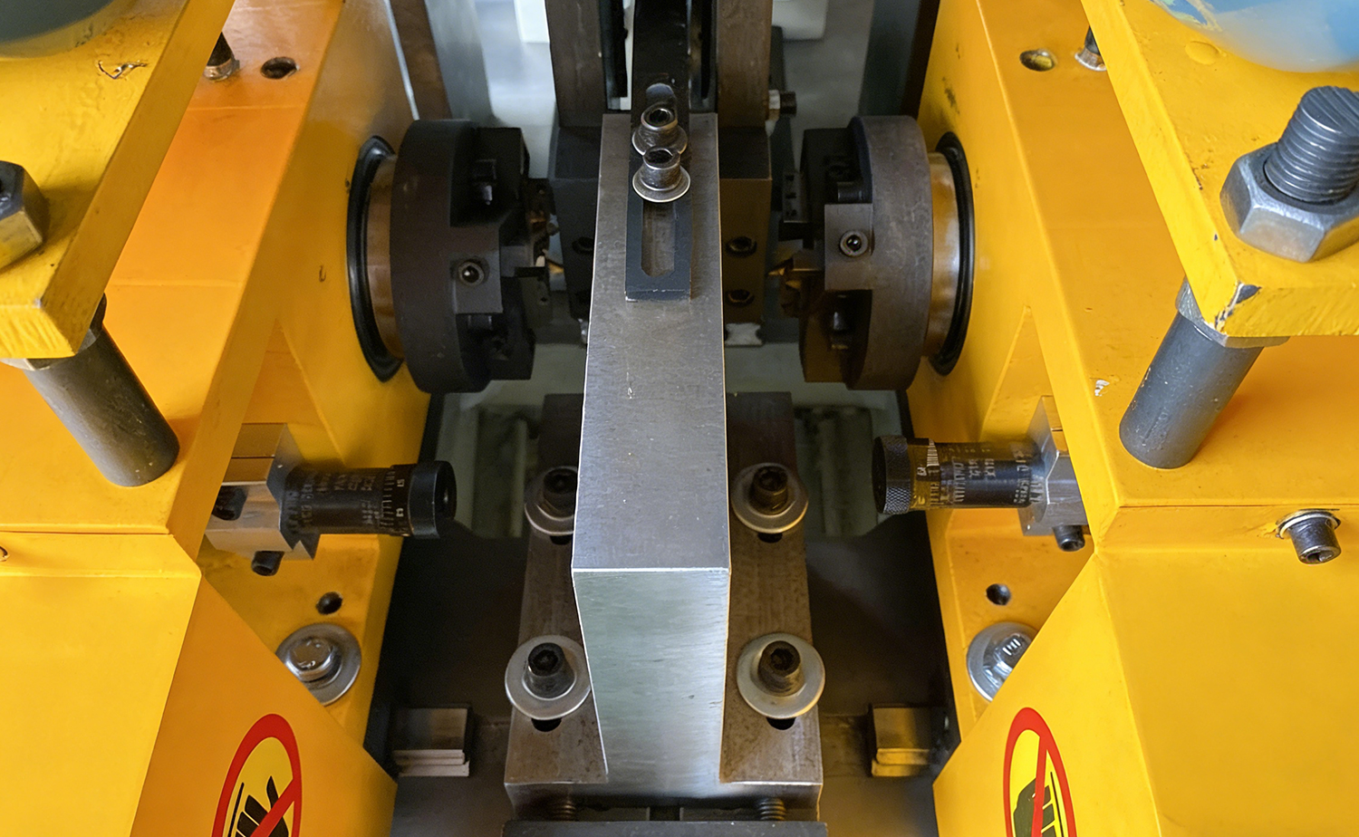 Máy vát mép ống servo DEF50PVS cho ống kim loại ngắn và ống PVC