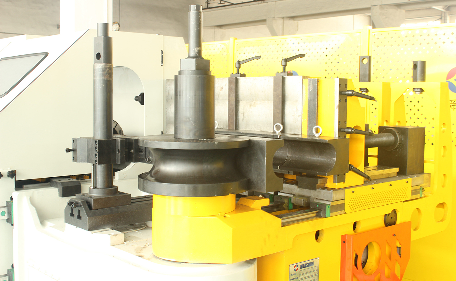 Máy uốn ống đa bán kính hoàn toàn tự động dòng M CNC